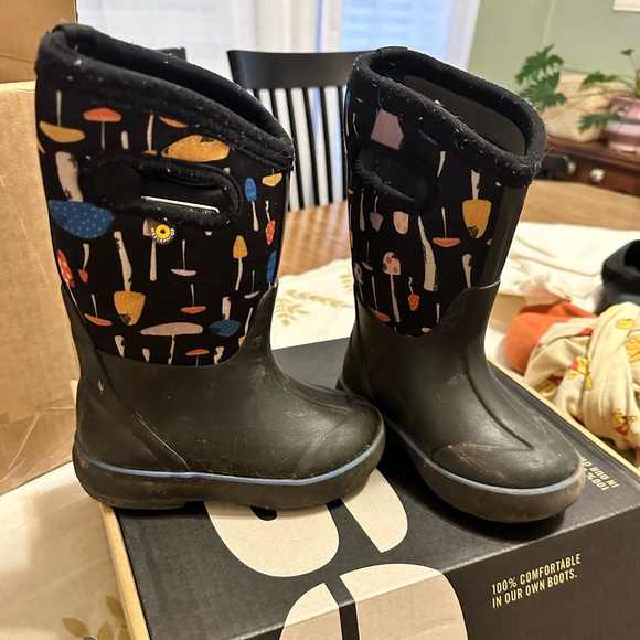 Toddler Mushroom Bogs Boots - Picture 6 of 6